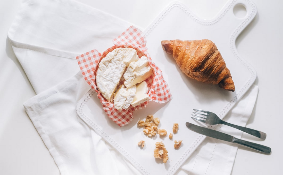 What breeds can I choose for organic dairy farming?